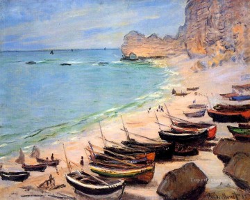 Barcos en la playa de Etretat Claude Monet Pinturas al óleo